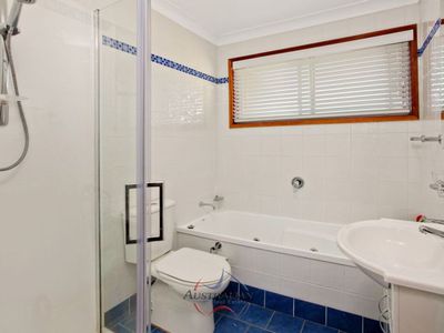 4 Macarthur Drive, St Clair