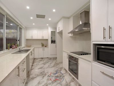 6 Kingfisher Way, St Clair