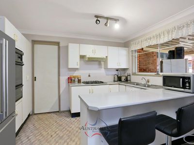 81 Explorers Way, St Clair