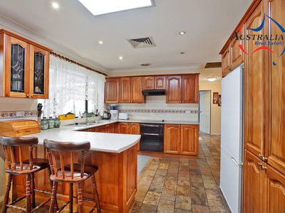 2 Glenrowan Way, St Clair