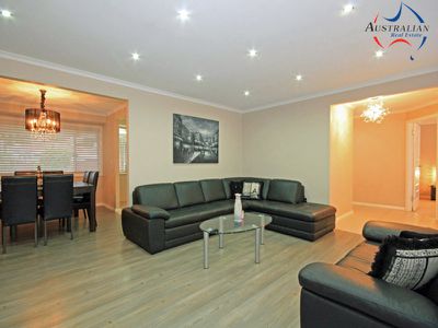 6 Galah Close, St Clair