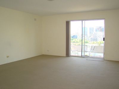 10 / 30 East Crescent Street, Mcmahons Point