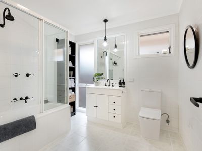 11 Suffolk Road, Sunshine North