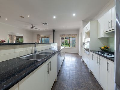 2 Larissa Close, Romsey