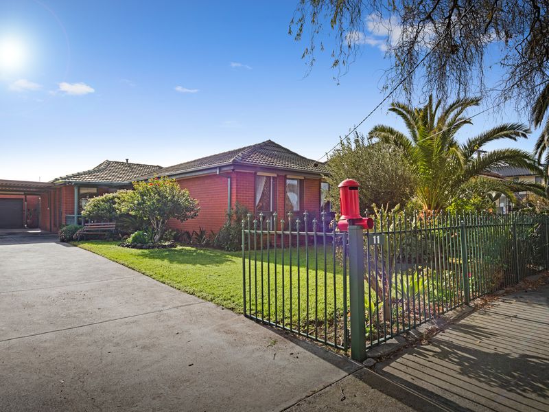 11 Suffolk Road, Sunshine North