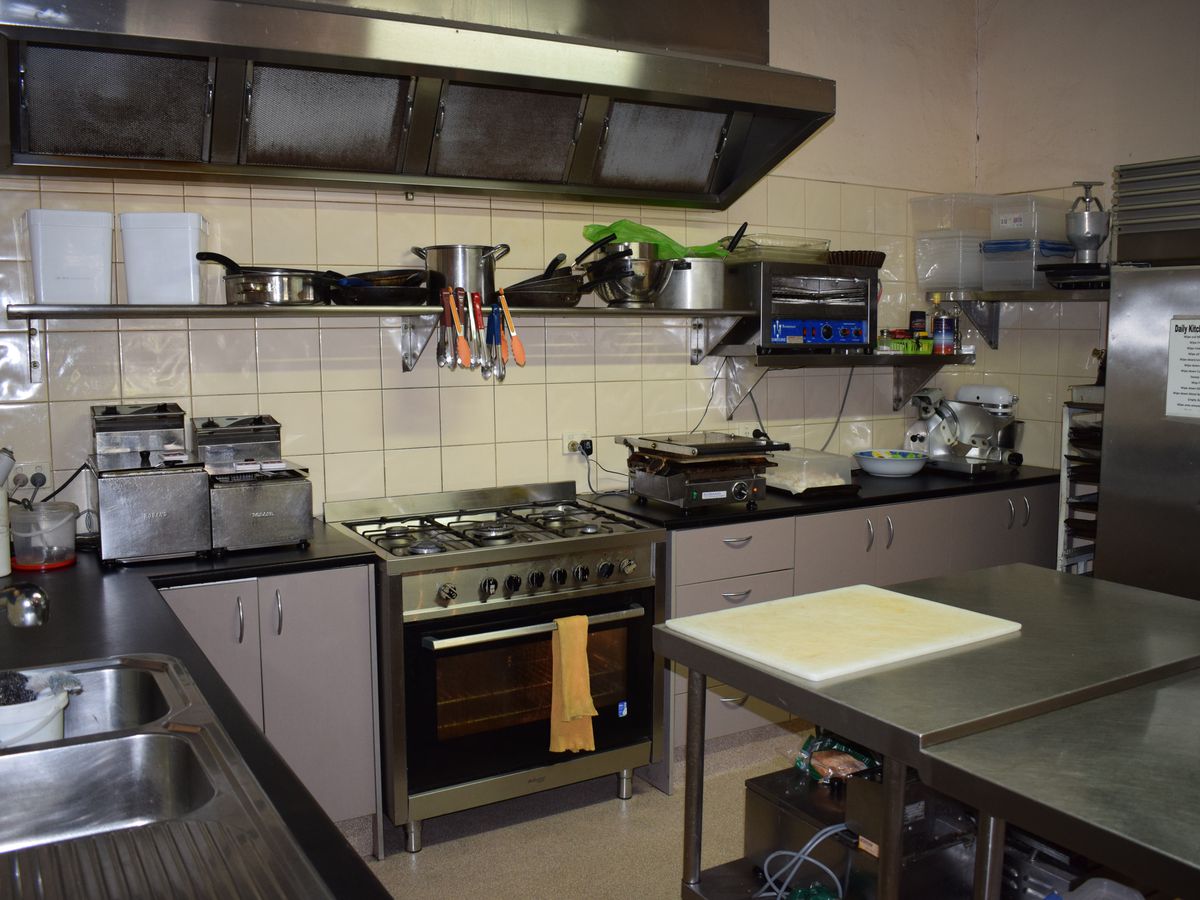 27 High Street, Charlton