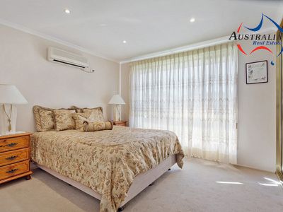 13 Eucumbene Place, St Clair