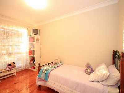 32 Menzies Cct,, St Clair