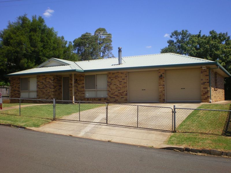 8 McCook Street, South Toowoomba