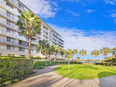 704 / 7 Stromboli Strait, Wentworth Point