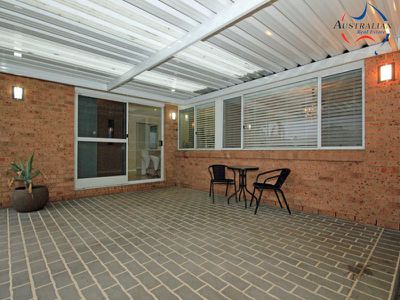 6 Galah Close, St Clair