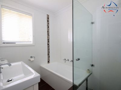 4 Coowarra Drive, St Clair