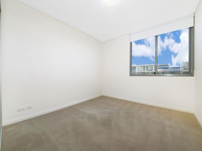 704 / 7 Stromboli Strait, Wentworth Point