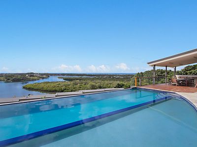 2 / 9 Fairway Drive, Banora Point