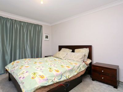 81 Explorers Way, St Clair