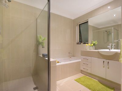 2 / 9 Fairway Drive, Banora Point