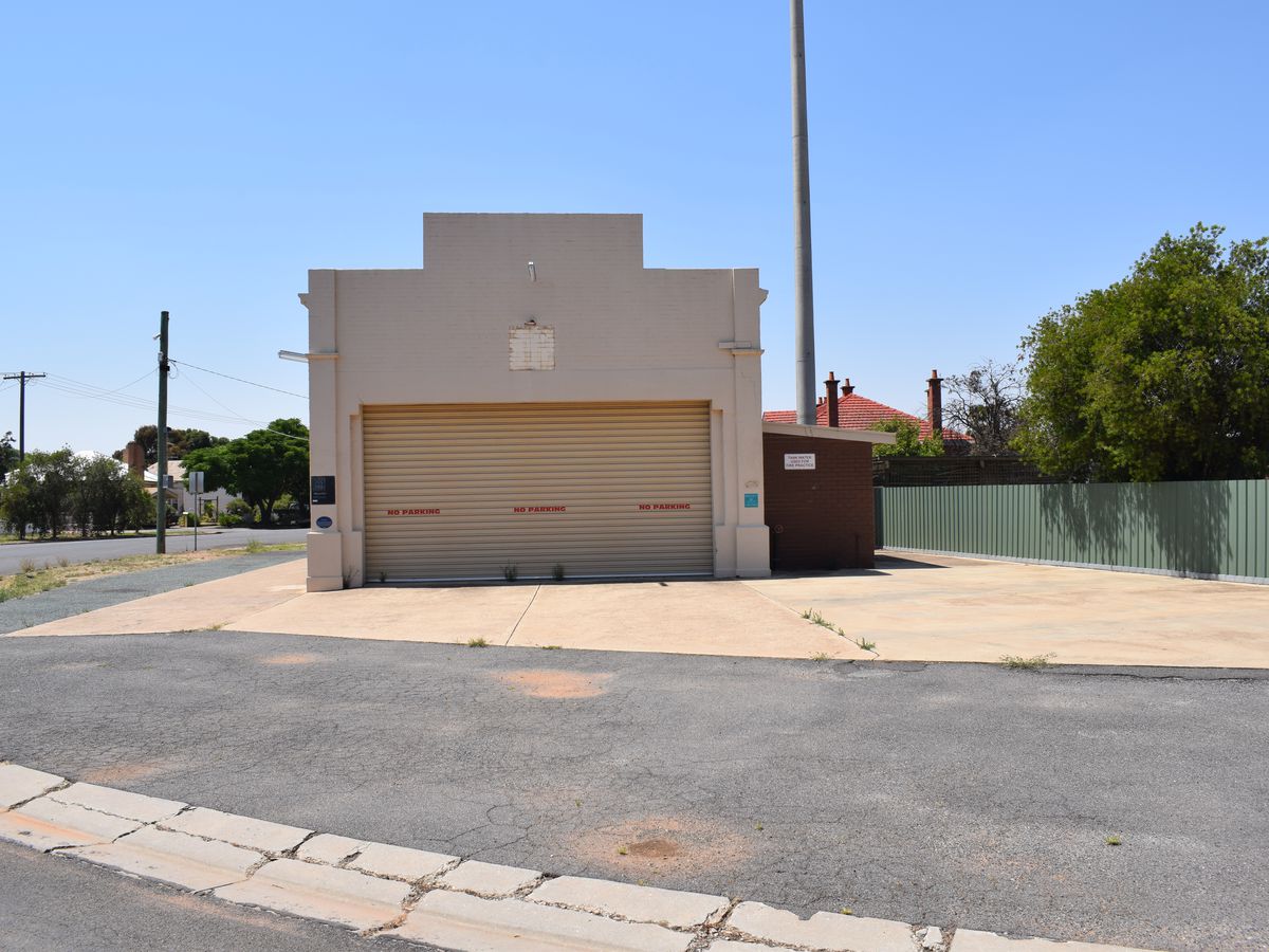 83 Grant Street South, Inglewood