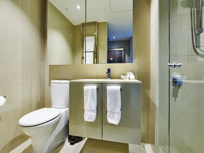 805 / 452 St Kilda Road, Melbourne