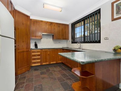 7 Barossa Close, St Clair