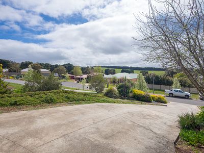 2 Larissa Close, Romsey