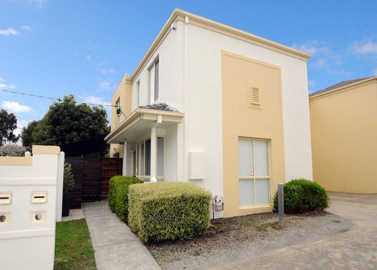 1 / 58 Kanooka Grove, Clayton 1 / 58 Kanooka Grove, Clayton