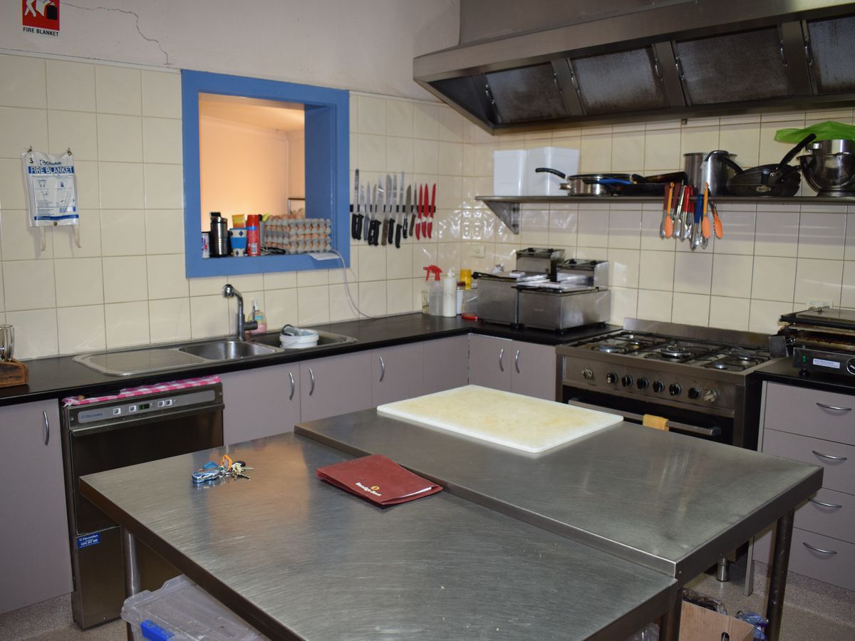 27 High Street, Charlton