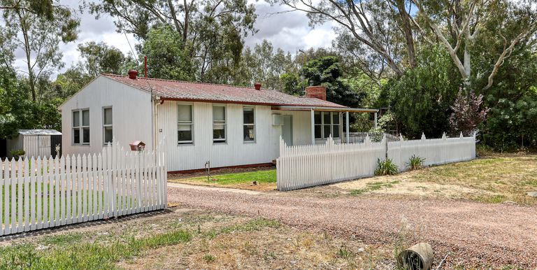 12 Railway Street, Euroa 12 Railway Street, Euroa