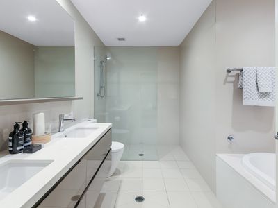 212 / 2 Palm Avenue, Breakfast Point