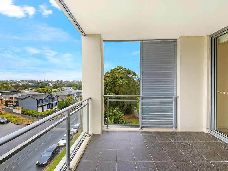 64 / 54A Blackwall Point Road, Chiswick