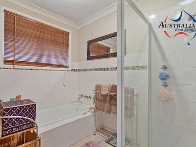 4 Omeo Street, St Clair