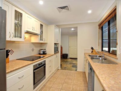 33 Dryberry Avenue, St Clair