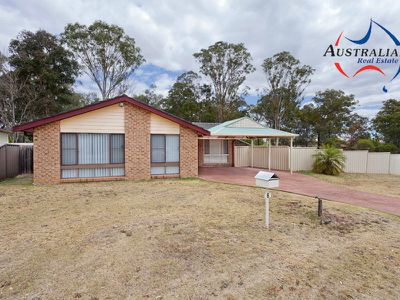 6 Hascombe Way, St Clair