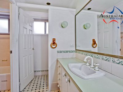 9 Barossa Close, St Clair