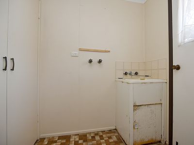 1 / 329 West Street, Harristown