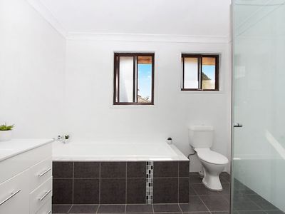 4 Belbowrie Glen, St Clair