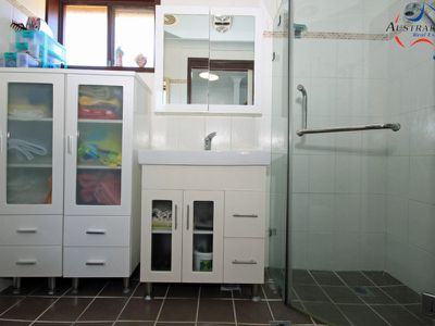 1 Plover Close, St Clair