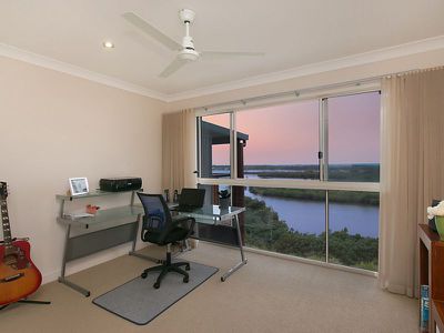 2 / 9 Fairway Drive, Banora Point