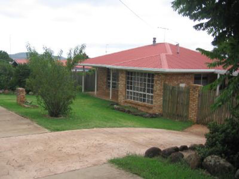 585 Greenwattle Street, Glenvale