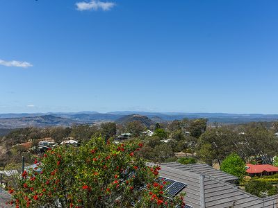 12 Katoomba Crescent, Prince Henry Heights