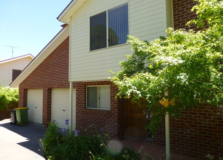 2 / 497 Schubach Street, Albury