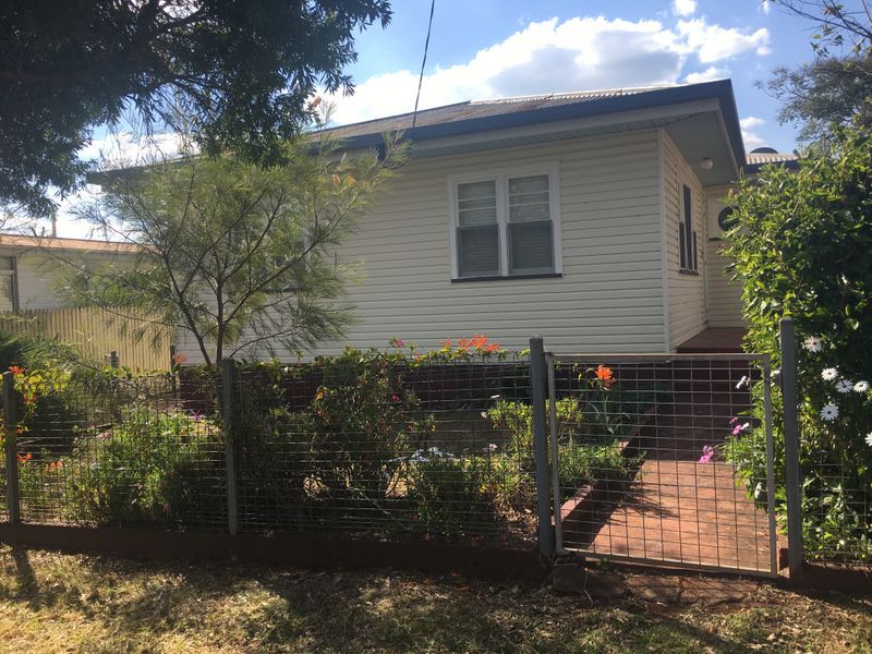 21 Chamberlain Street, North Toowoomba