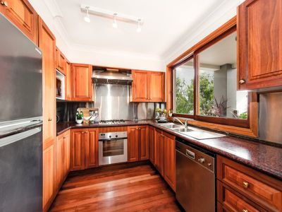 9 Hoffmans Lane, Balmain