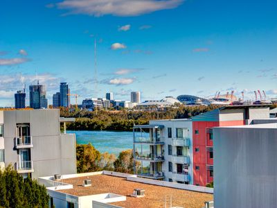 502 / 26 Rider Boulevard, Rhodes