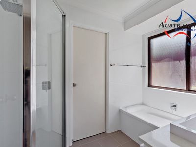 72 Pine Creek Circuit, St Clair