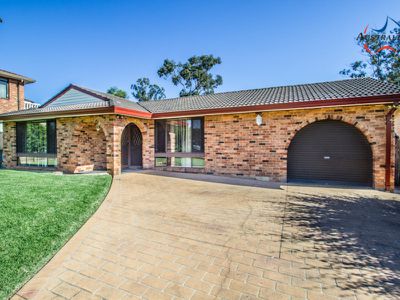 16 Kingfisher Way, St Clair