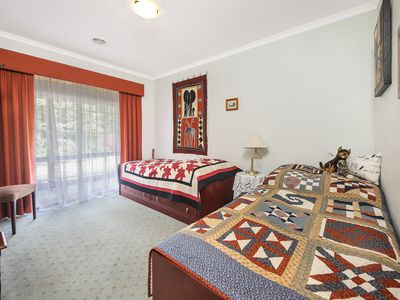 25 Billabong Drive, Monegeetta