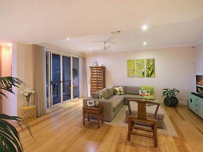 2 / 9 Fairway Drive, Banora Point