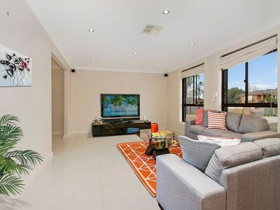 5 Pine Creek Circuit, St Clair