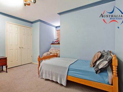 9 Barossa Close, St Clair