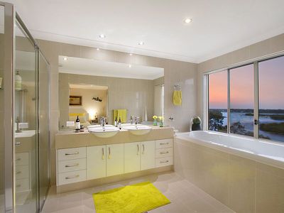 2 / 9 Fairway Drive, Banora Point